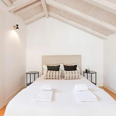 Apartment D. Joao Iv By Lovelystay